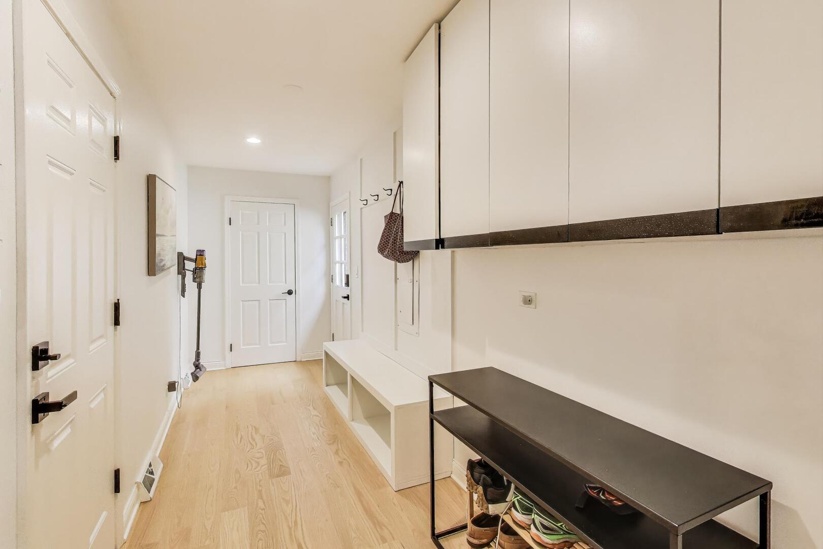 2811 Farmington Road Northbrook, IL 60062 - Photo 18 of 45 a view of a room with wooden floor