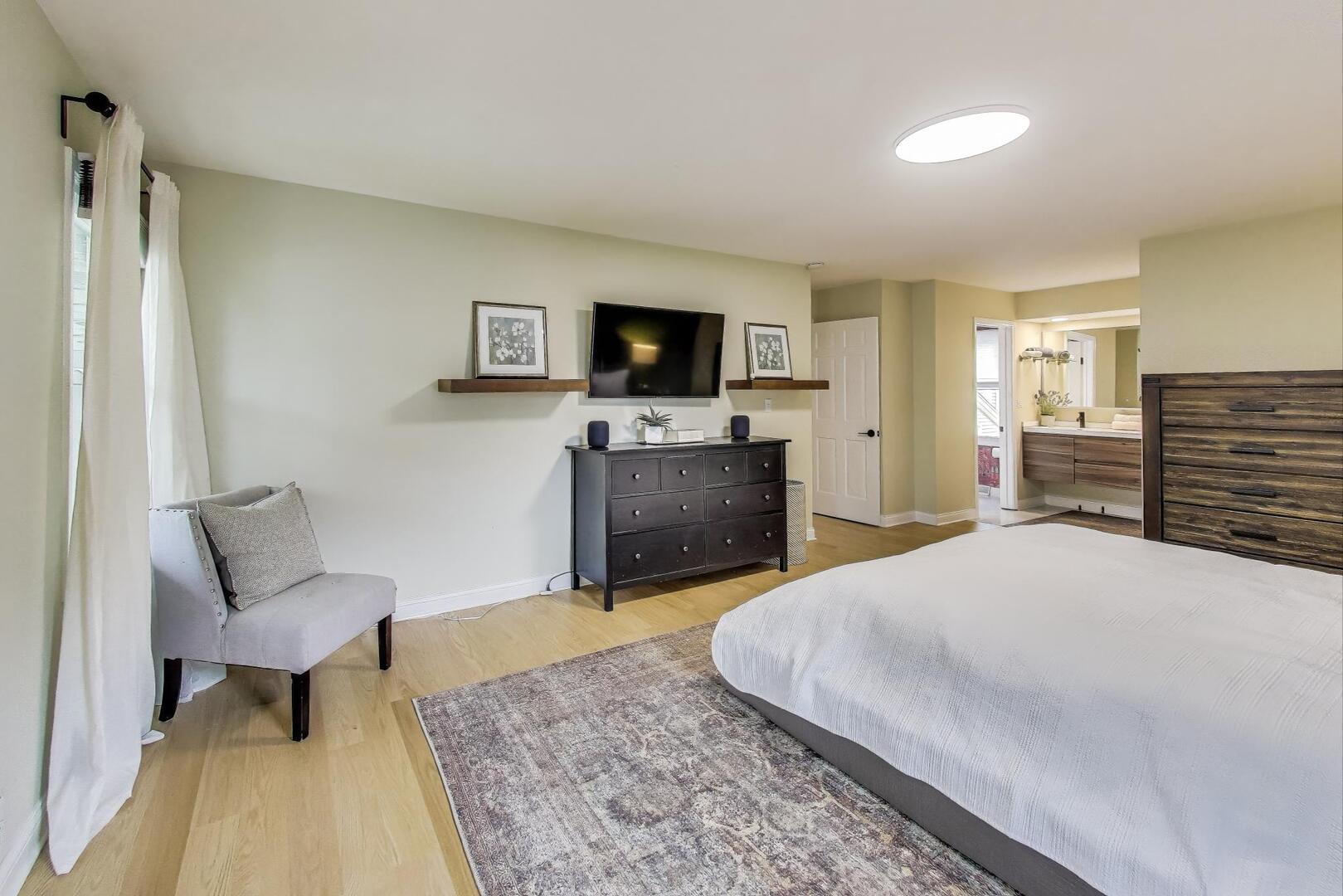 2811 Farmington Road Northbrook, IL 60062 - Photo 23 of 45 a bedroom with a bed and flat screen tv