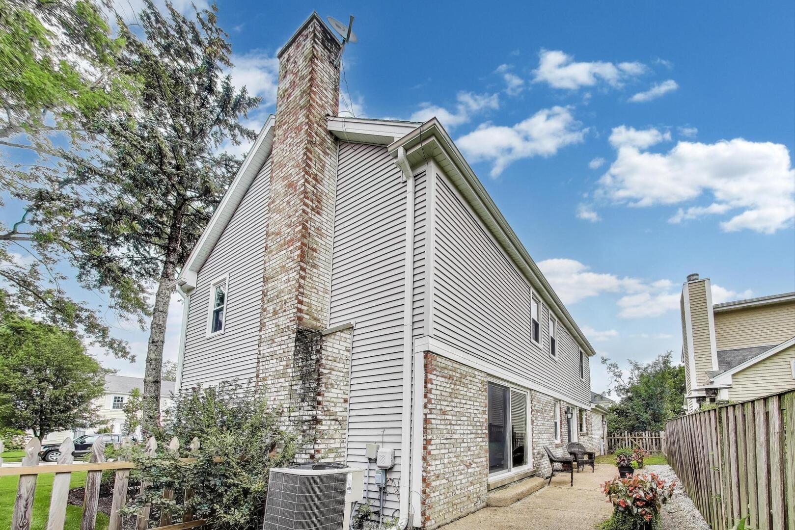 2811 Farmington Road Northbrook, IL 60062 - Photo 39 of 45 a view of a house with a yard