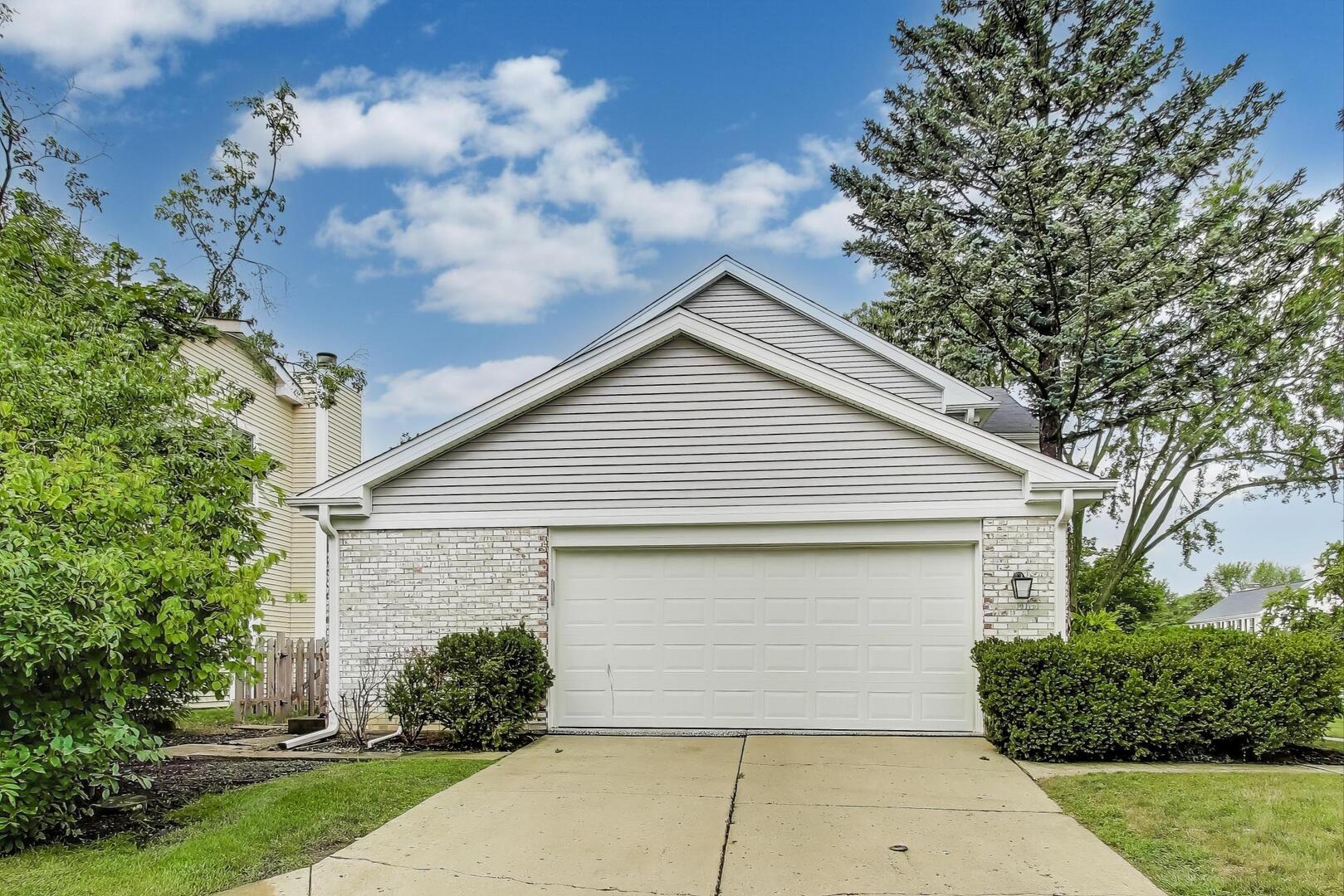 2811 Farmington Road Northbrook, IL 60062 - Photo 45 of 45 a front view of a house with a yard and garage