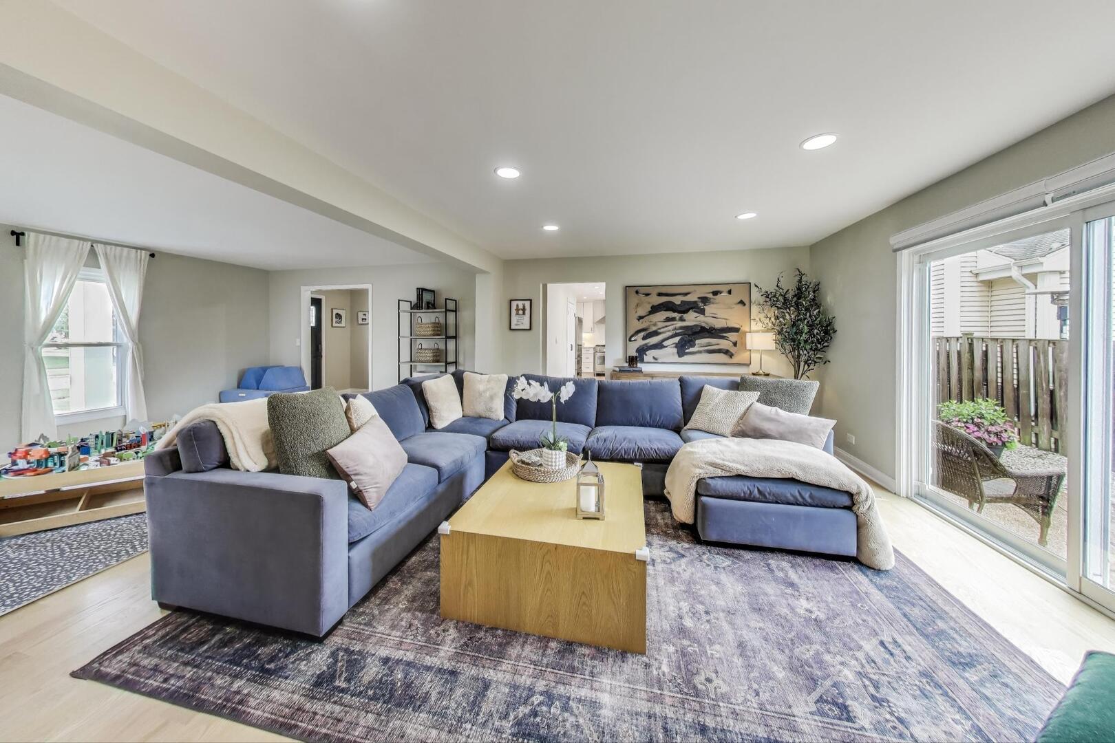 2811 Farmington Road Northbrook, IL 60062 - Photo 8 of 45 a living room with furniture and a couch