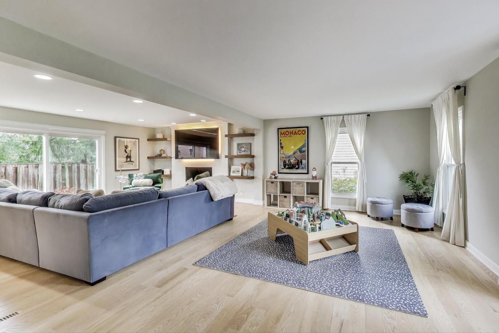 2811 Farmington Road Northbrook, IL 60062 - Photo 10 of 45 a living room with furniture and a large window