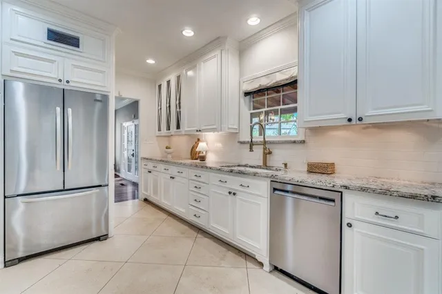 $1,190,000 | 1112 South Canterbury Court, Dallas, TX 75208