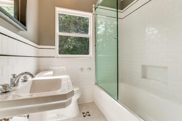 $1,190,000 | 1112 South Canterbury Court, Dallas, TX 75208