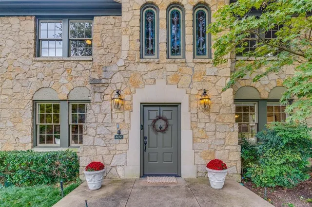 $1,190,000 | 1112 South Canterbury Court, Dallas, TX 75208