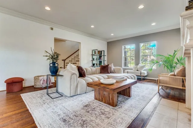 $1,190,000 | 1112 South Canterbury Court, Dallas, TX 75208