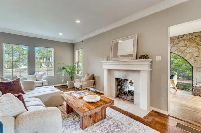 $1,190,000 | 1112 South Canterbury Court, Dallas, TX 75208