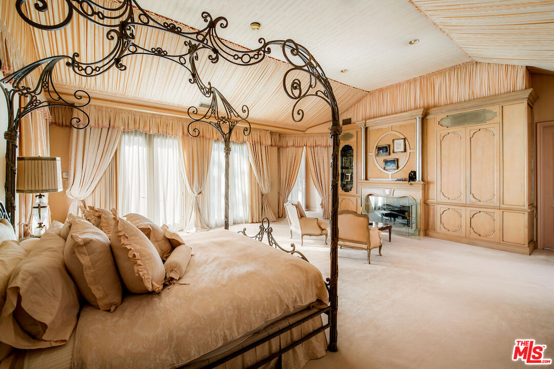 10275 Century Woods Drive Los Angeles, CA 90067 - Photo 23 of 42 a bedroom with furniture and a window