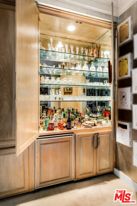 10275 Century Woods Drive Los Angeles, CA 90067 - Photo 37 of 42 a kitchen with appliances and cabinets