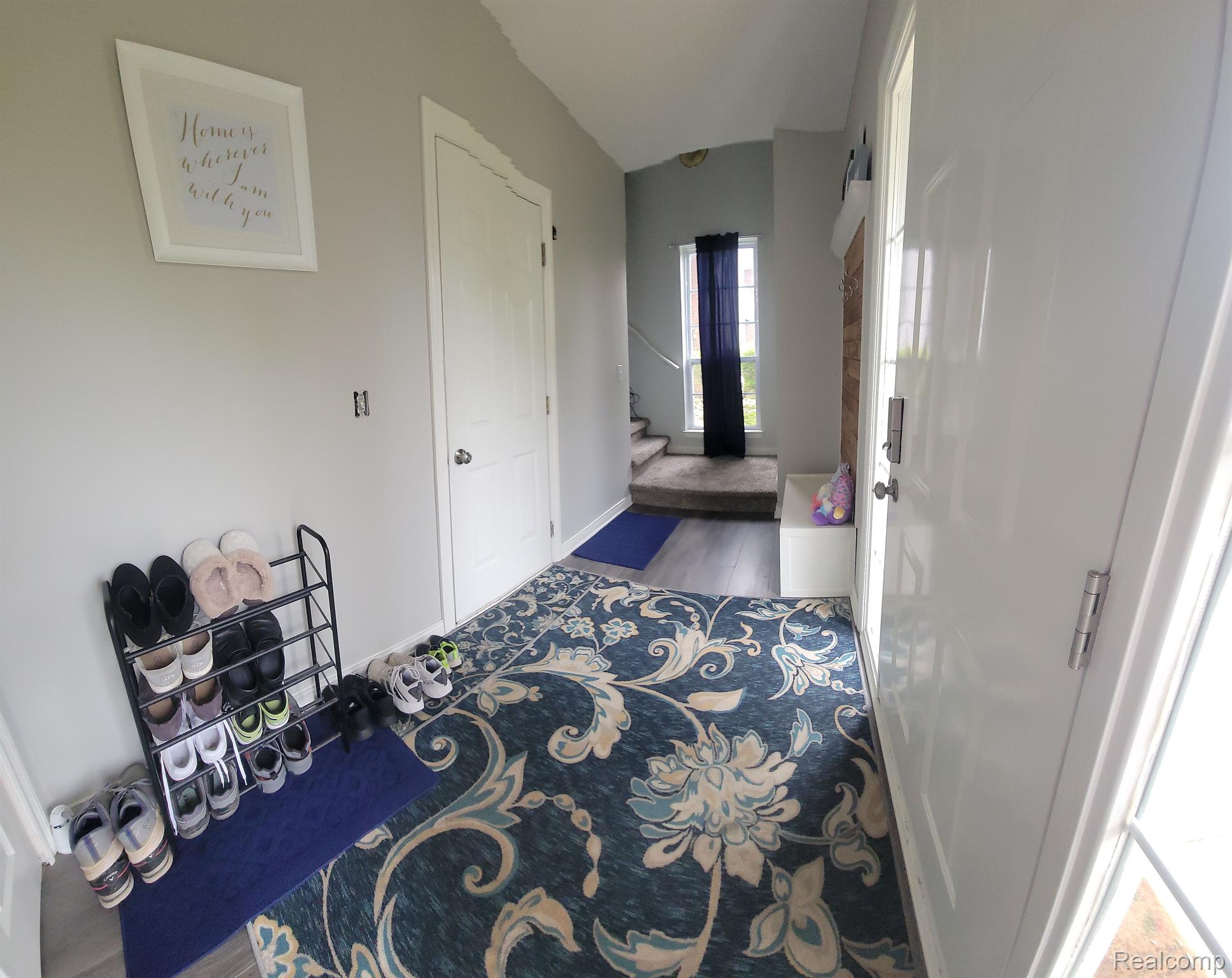45991 Rhodes Drive Macomb, MI 48044 - Photo 3 of 18 Foyer