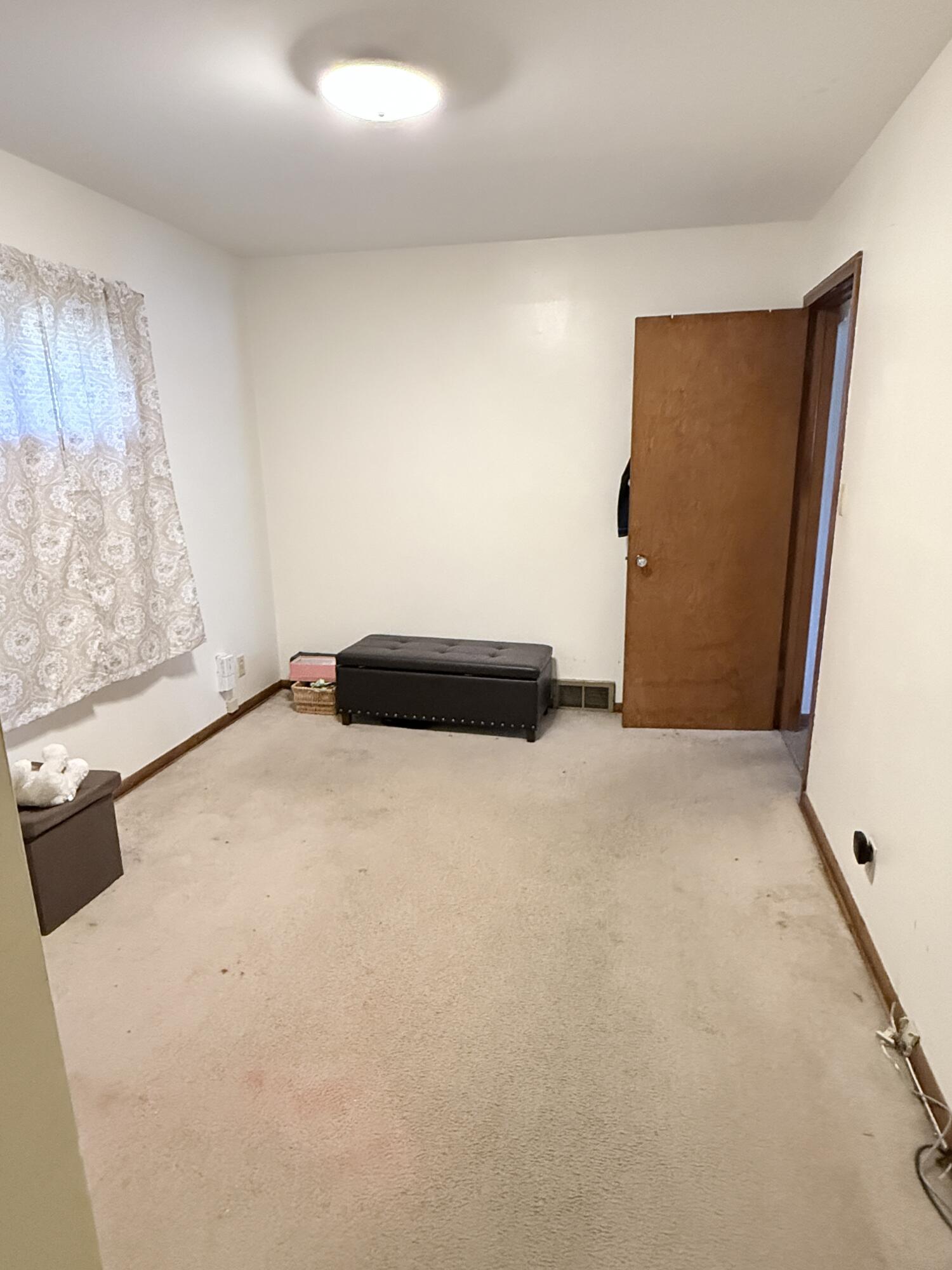 5701 North 79th Street Milwaukee, WI 53218 - Photo 7 of 16 IMG_0309