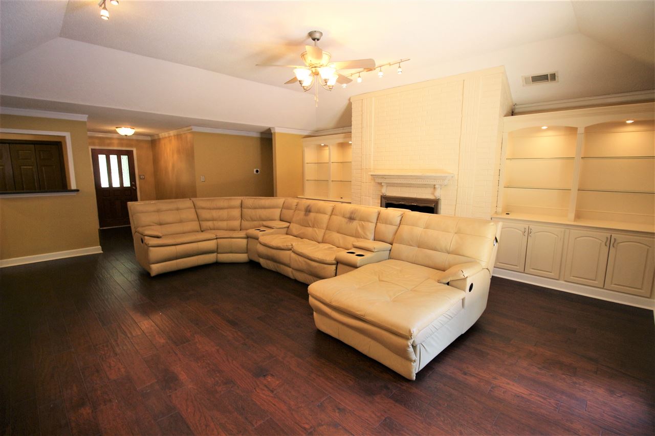 8291 Walnut Grove Road Memphis, TN 38018 - Photo 3 of 25