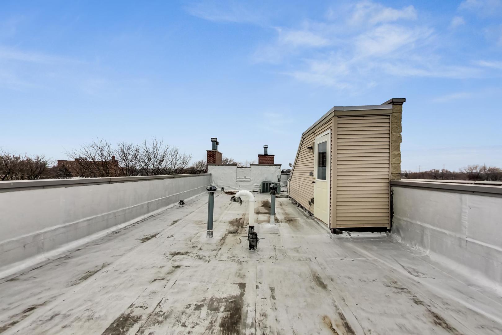 3605 South Leavitt Street, Unit 3 Chicago, IL 60609 - Photo 19 of 22 a view of a terrace with chairs