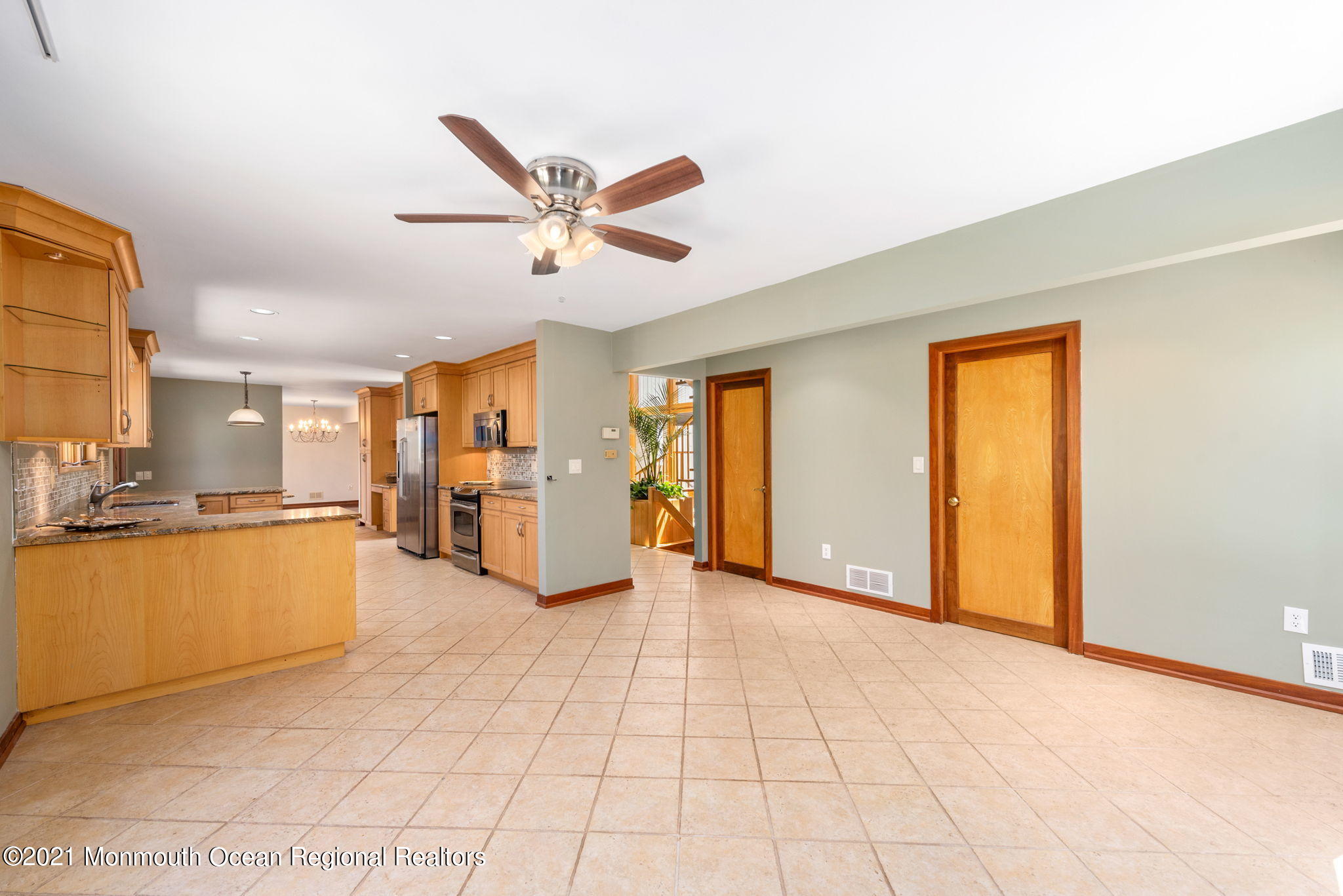 124 Matthews Road Colts Neck, NJ 07722 - Photo 30 of 49 FAMILY ROOM/KITCHEN