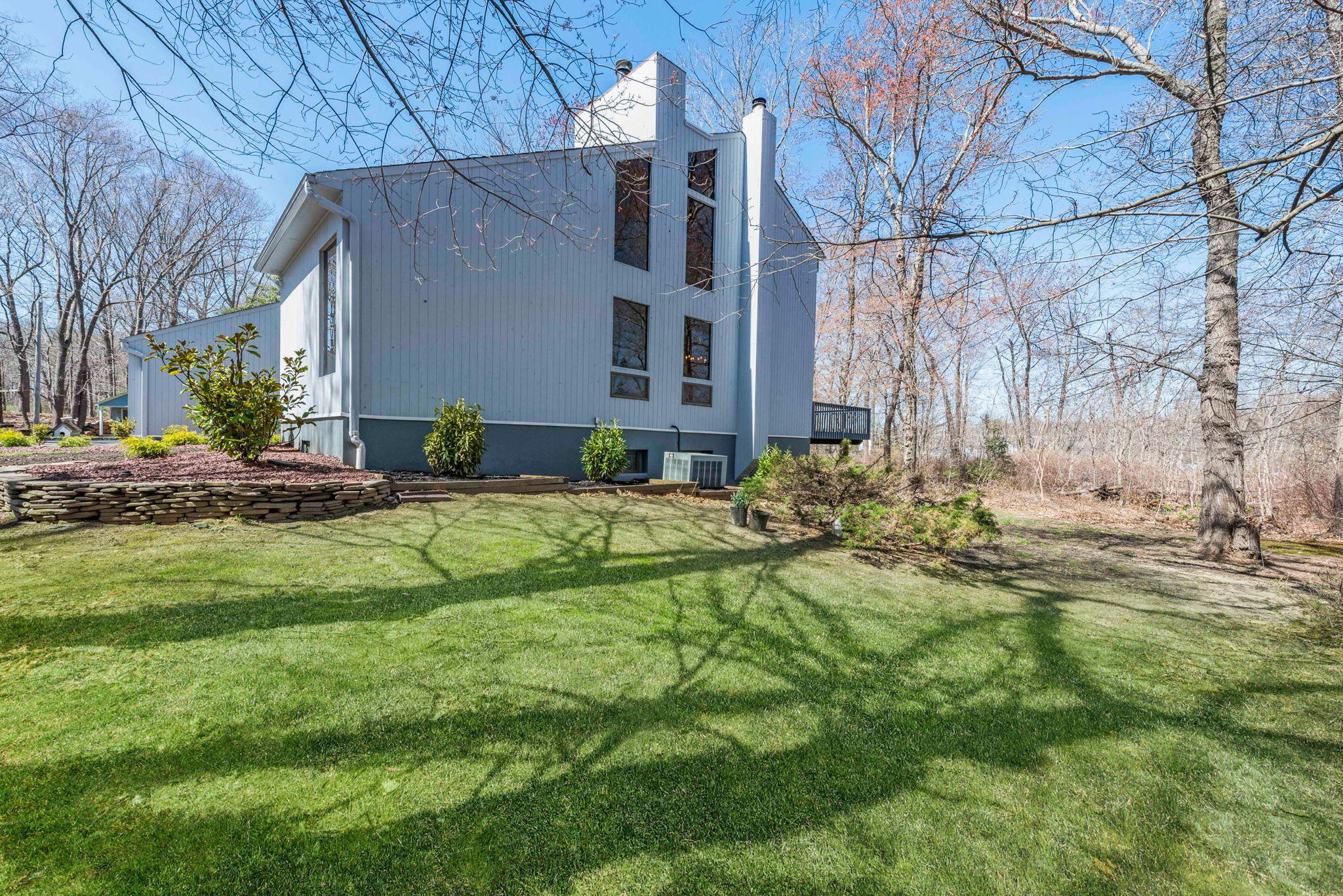 124 Matthews Road Colts Neck, NJ 07722 - Photo 7 of 49 SIDE VIEW