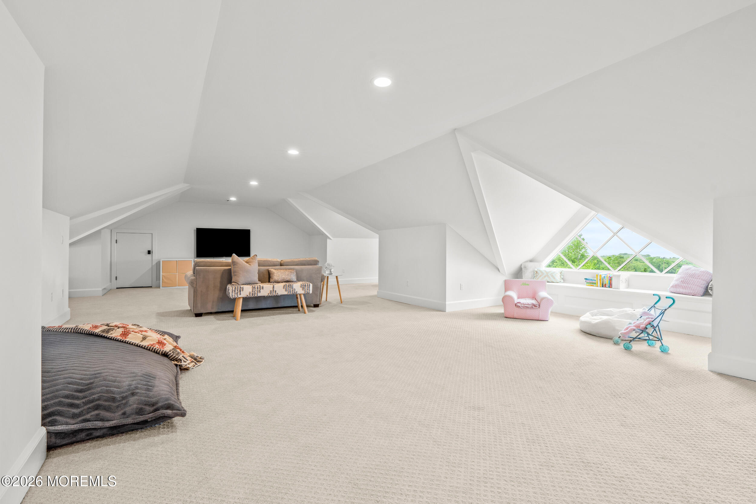 11 Beacon Hill Road Atlantic Highlands, NJ 07716 - Photo 49 of 74 3rd Floor Family / Play Room