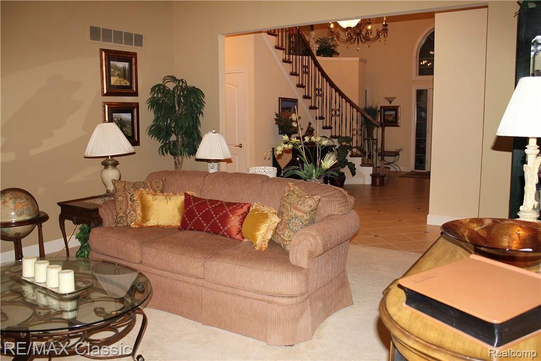 34028 Lyncroft Street Farmington, MI 48331 - Photo 17 of 66 image0016.jpg