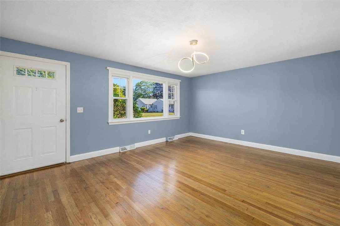 37 Ridgeway Drive Warren, RI 02885 - Photo 8 of 17