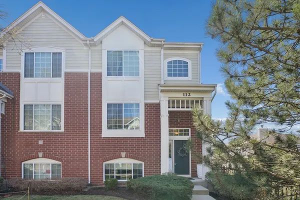 $389,900 | 112 Morgan's Gate Drive, Wood Dale, IL 60191