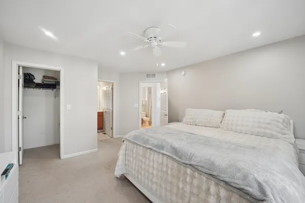 $389,900 | 112 Morgan's Gate Drive, Wood Dale, IL 60191