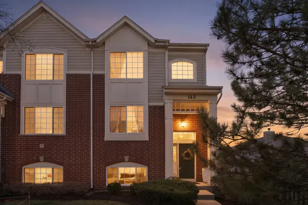 $389,900 | 112 Morgan's Gate Drive, Wood Dale, IL 60191