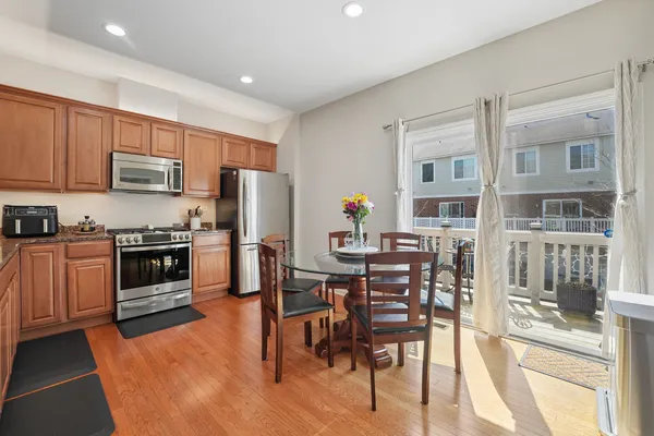 $389,900 | 112 Morgan's Gate Drive, Wood Dale, IL 60191