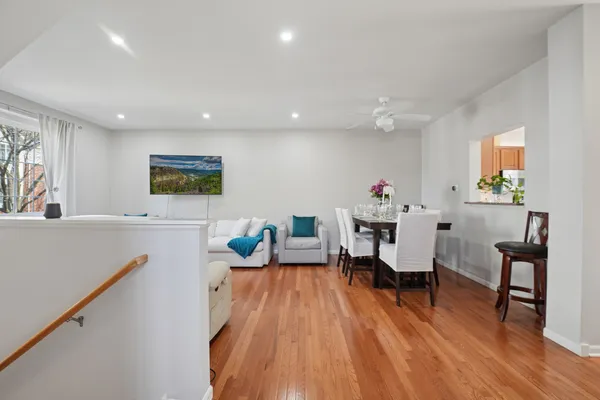 $389,900 | 112 Morgan's Gate Drive, Wood Dale, IL 60191