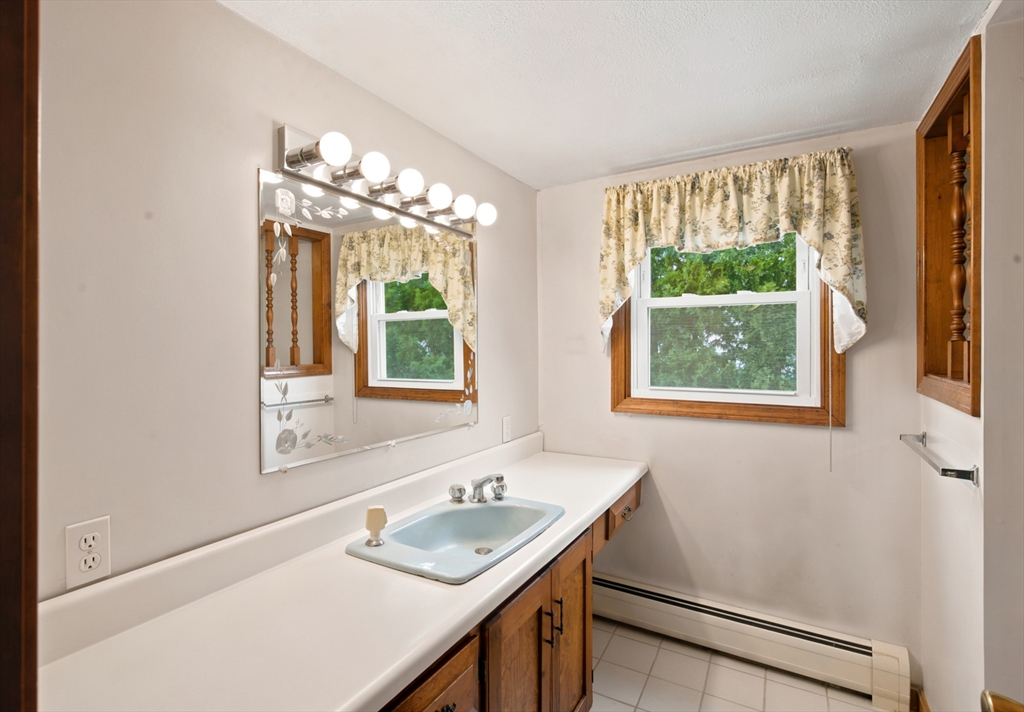 18 Gifford Road Westport, MA 02790 - Photo 15 of 28