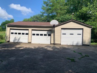 575 Templow Road Bethpage, TN 37022 - Photo 4 of 15 a view of a house with a yard and garage