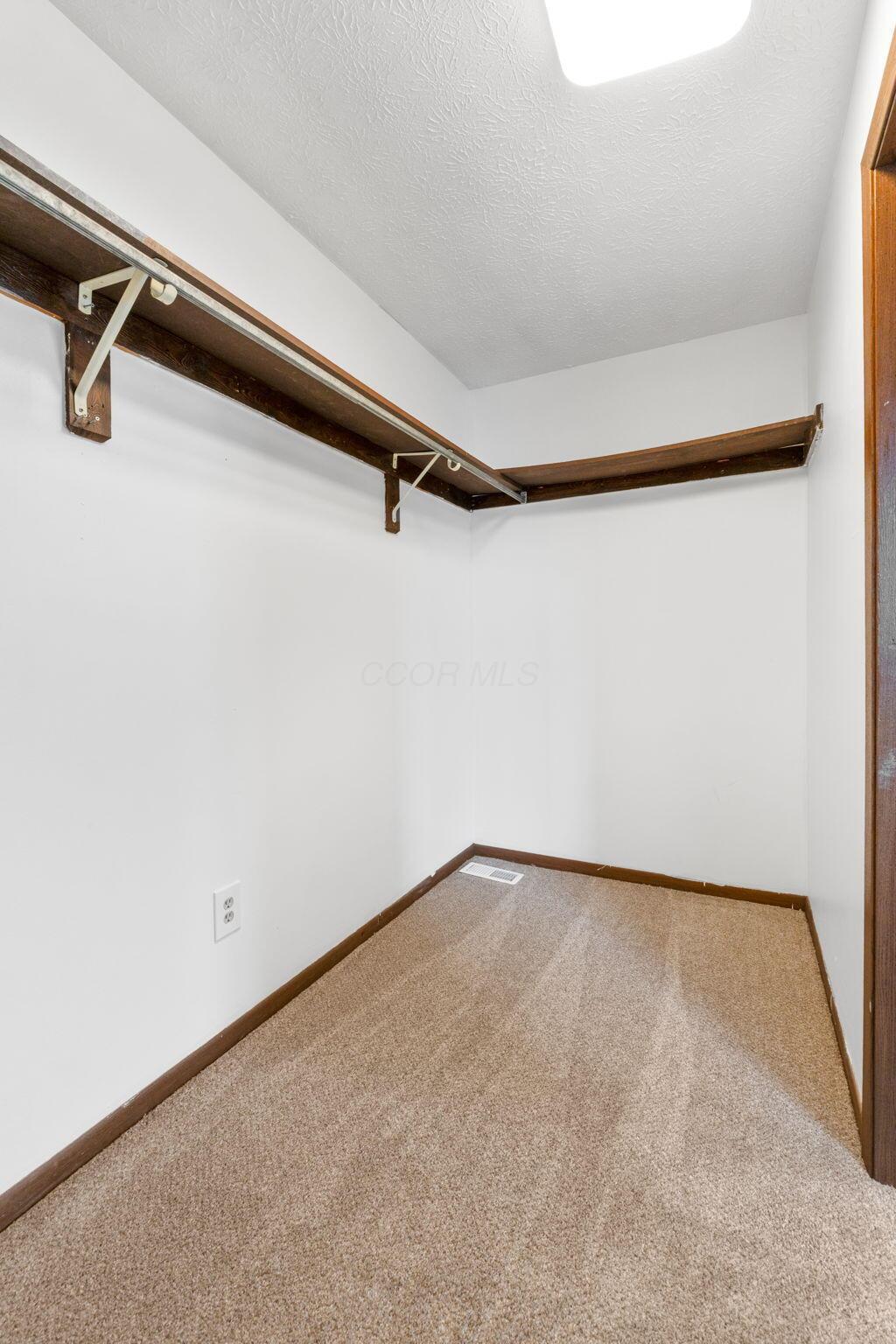 5198 Dierker Road, Unit D Columbus, OH 43220 - Photo 18 of 40 5198 Dierker Rd (Interior)-26
