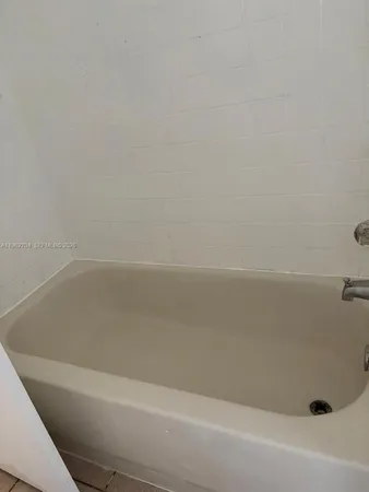 $2,100 | 2710 West 76th Street, Unit 101, Hialeah, FL 33016