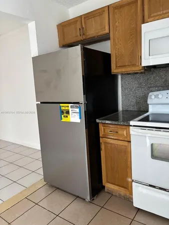 $2,100 | 2710 West 76th Street, Unit 101, Hialeah, FL 33016