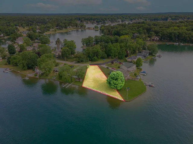 $299,900 | 11139 Oakwood Drive, Jerome, MI 49249