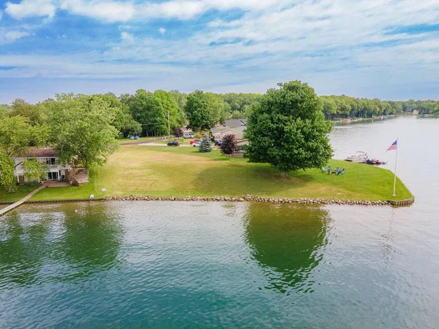 $299,900 | 11139 Oakwood Drive, Jerome, MI 49249