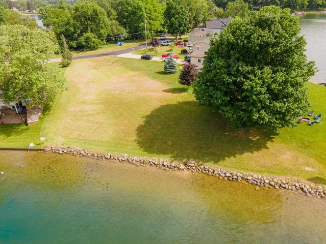 $299,900 | 11139 Oakwood Drive, Jerome, MI 49249