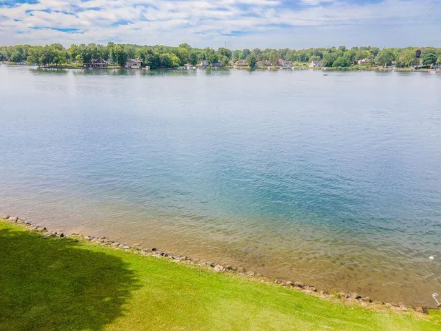 $299,900 | 11139 Oakwood Drive, Jerome, MI 49249