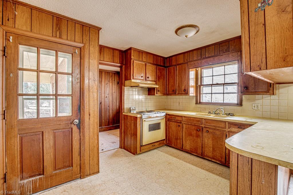 3810 Kilmurry Hill Road Pfafftown, NC 27040 - Photo 3 of 31 Kitchen