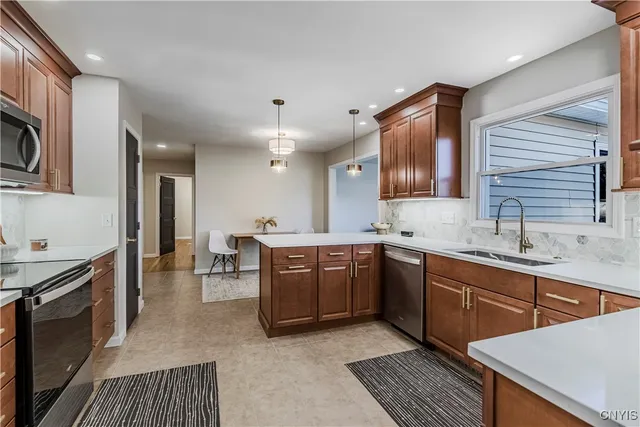 $479,900 | 6545 Fox Road, Marcy, NY 13403