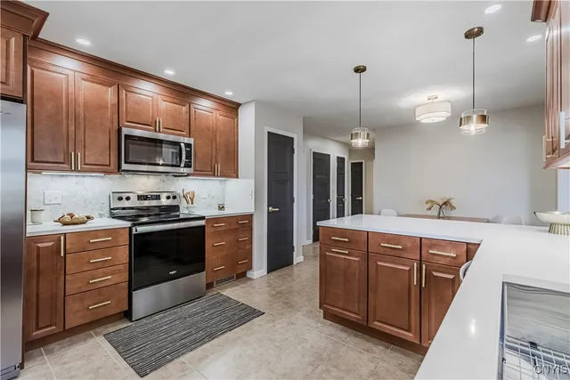 $479,900 | 6545 Fox Road, Marcy, NY 13403