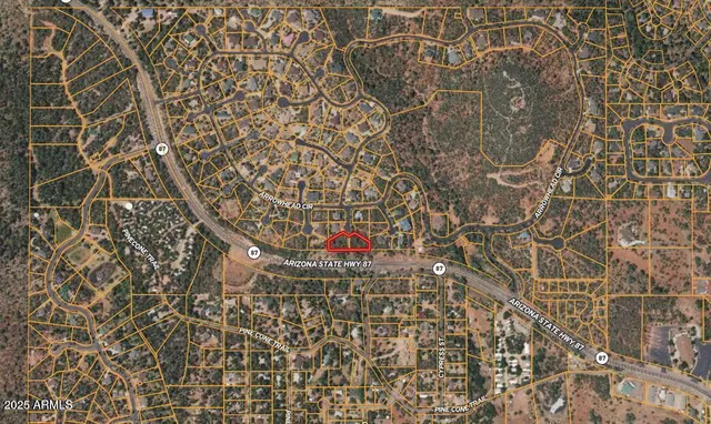 a view of a yard of the building