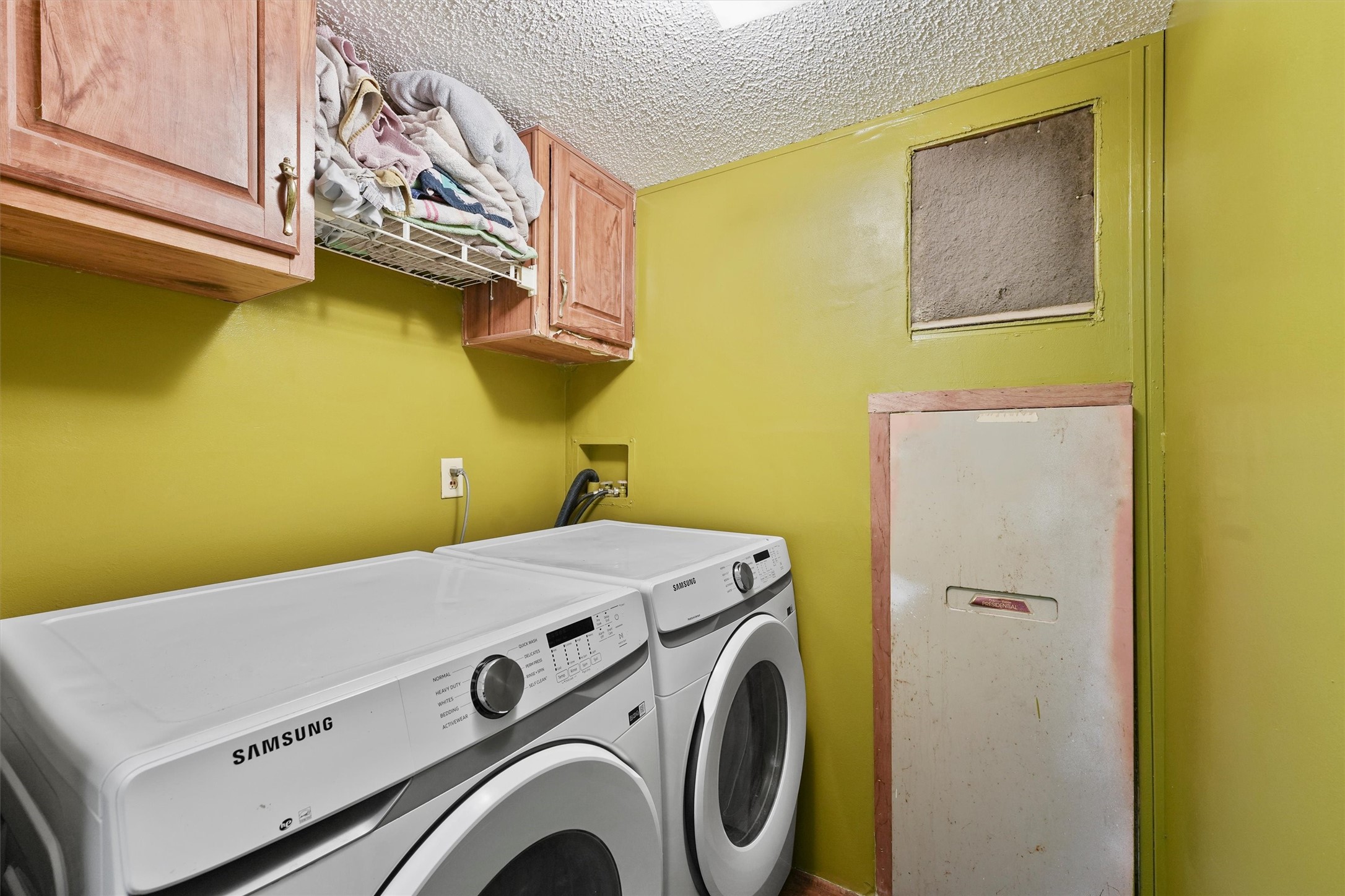 3610 Nuggent Street Houston, TX 77093 - Photo 8 of 16 a utility room with dryer and washer