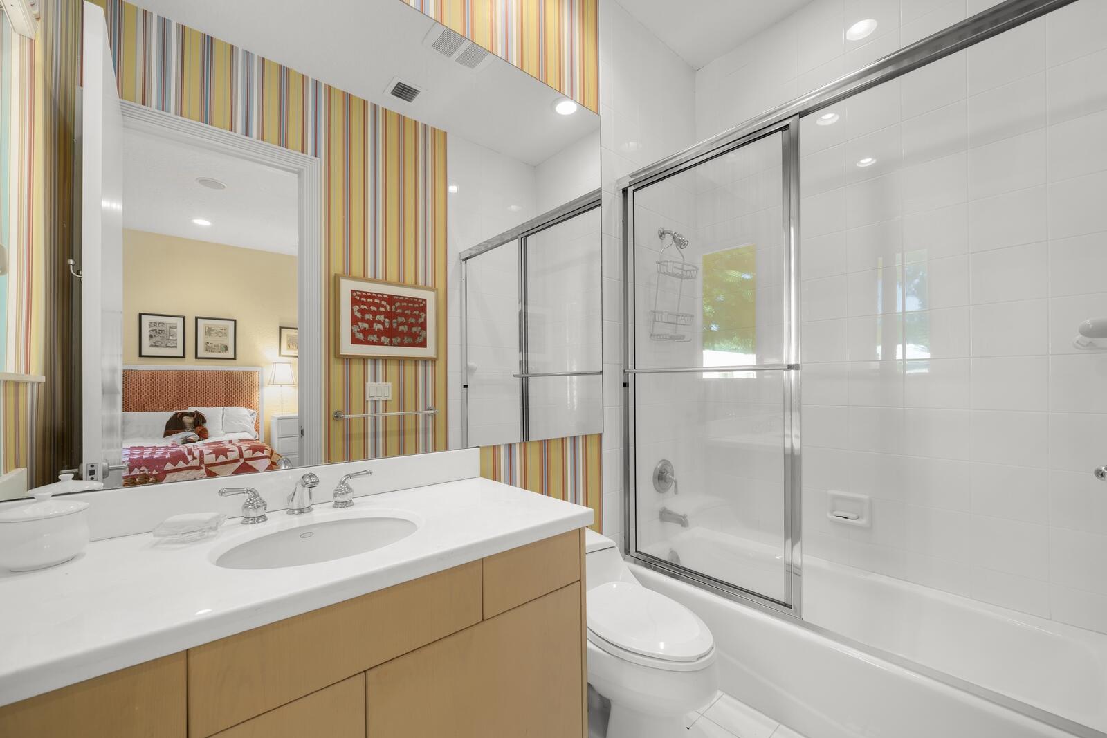 14 Country Road Boynton Beach, FL 33436 - Photo 29 of 46 Guest Bath