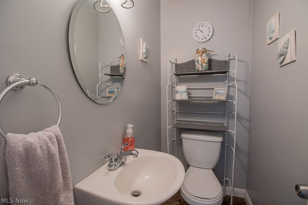 1714 Roselawn Road Cleveland, OH 44124 - Photo 5 of 27 1st Floor Powder Room