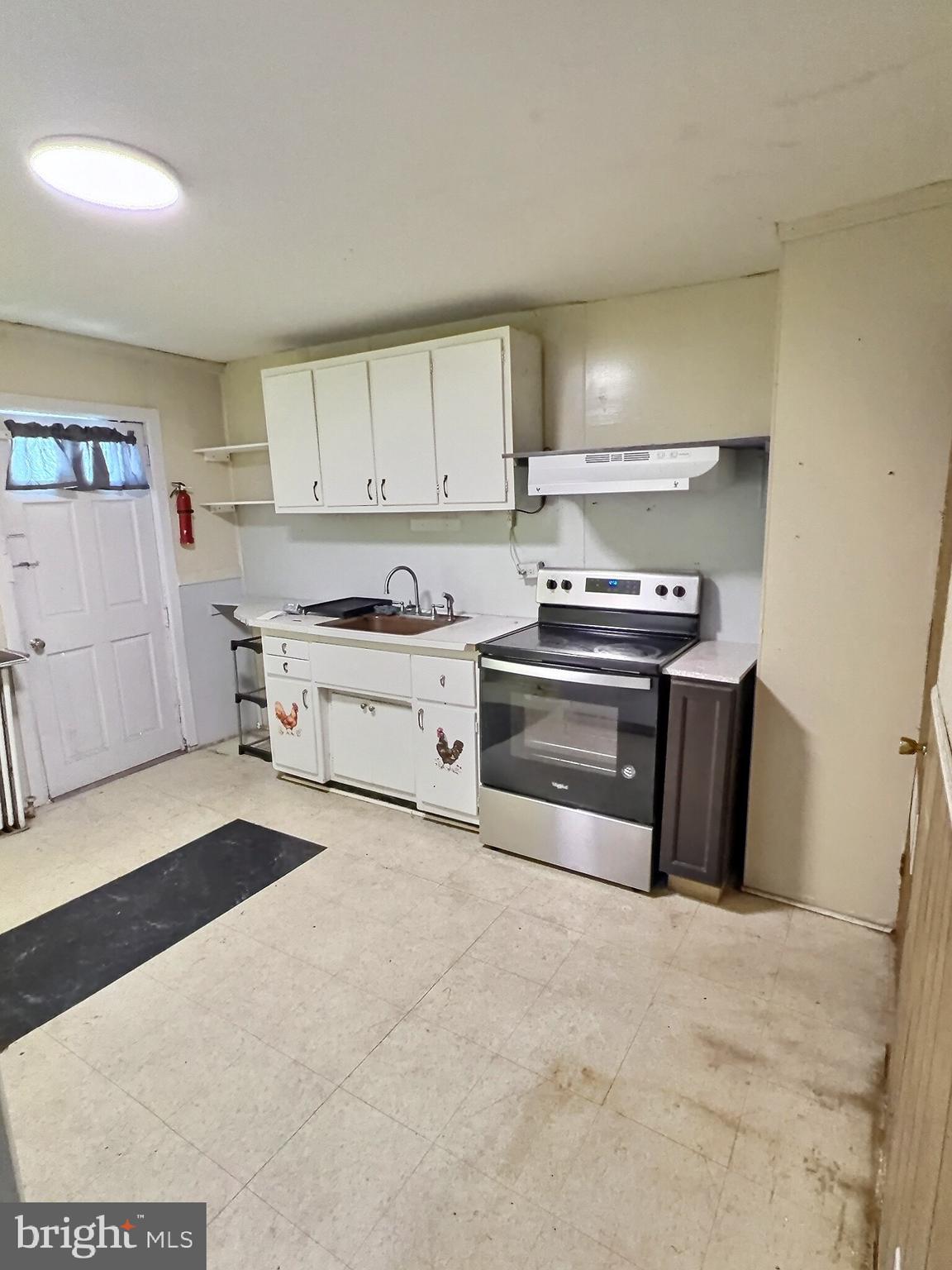 334 Spring Garden Street Reading, PA 19602 - Photo 4 of 10