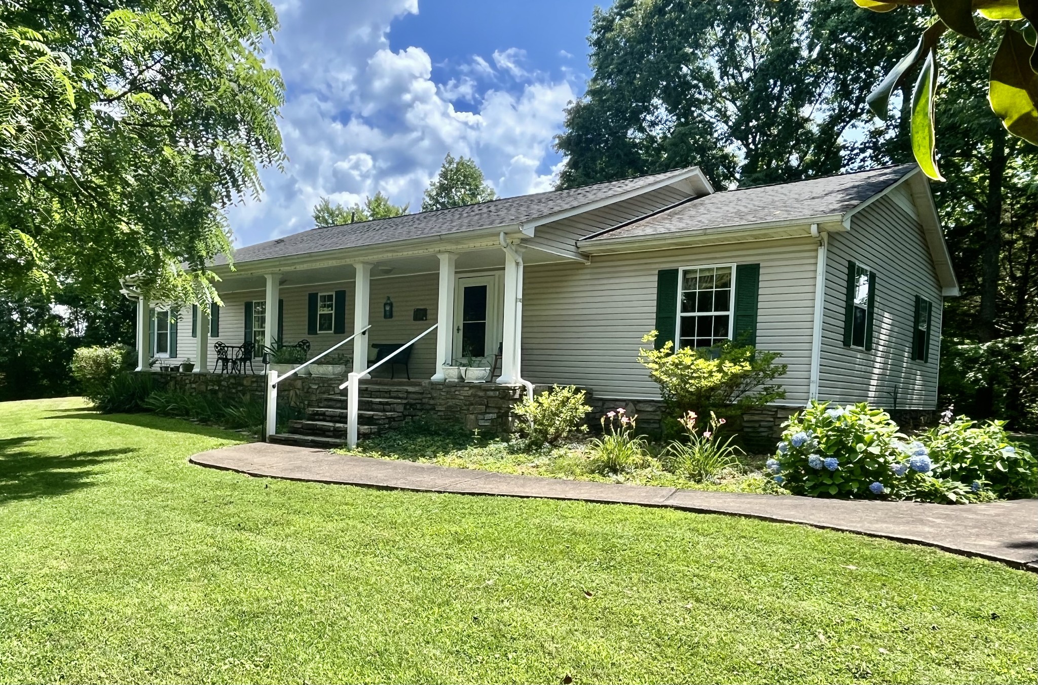 1763 Highway 166 Mount Pleasant, TN 38474 - Photo 5 of 40 front view of a house with a yard