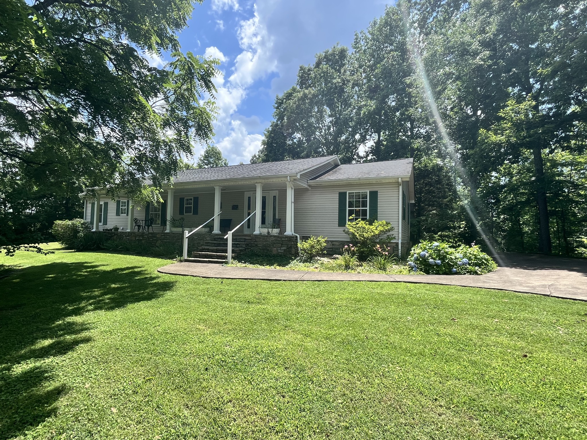 1763 Highway 166 Mount Pleasant, TN 38474 - Photo 6 of 40 a front view of house with yard and green space
