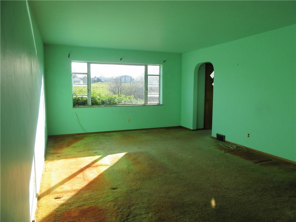 1181 Sugar Hollow Road Apollo, PA 15613 - Photo 7 of 17 Living room