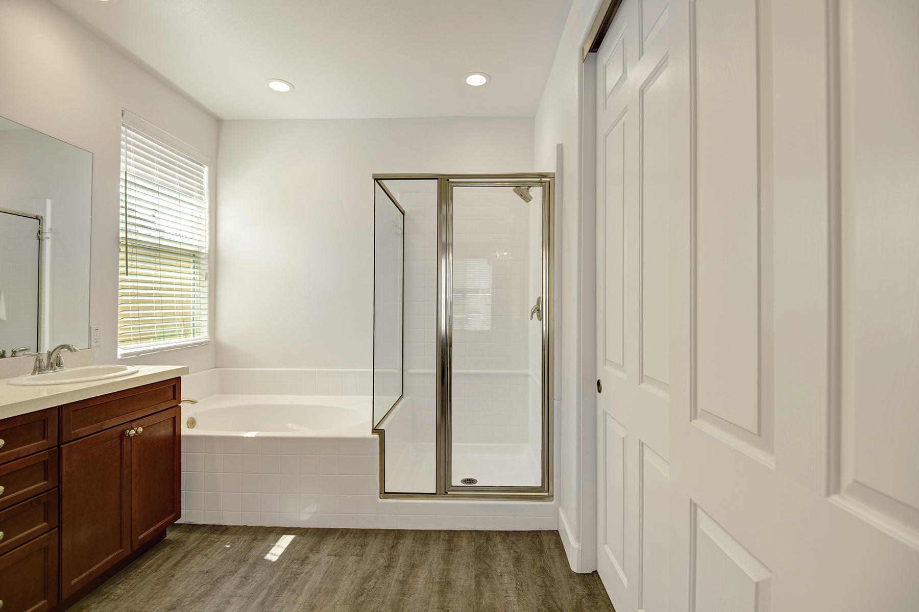 81314 Avenida Romero Indio, CA 92201 - Photo 18 of 30 MAIN BEDROOM BATHROOM.jpg mls