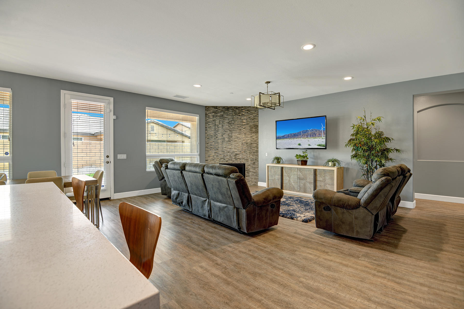 81314 Avenida Romero Indio, CA 92201 - Photo 6 of 30 OVER BAR TOP TO LIVING ROOM.jpg mls