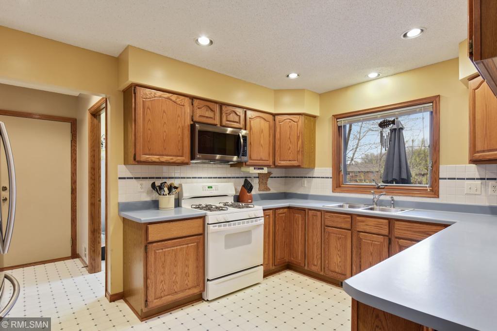 1277 Otter Ridge Road St. Paul, MN 55110 - Photo 10 of 38 Gallery Image 10